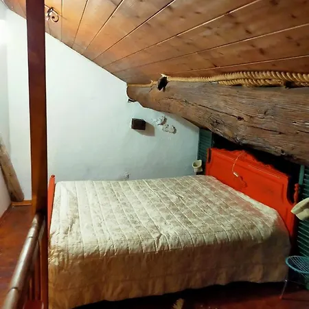 Lo Tzeno In Borgo Apartment